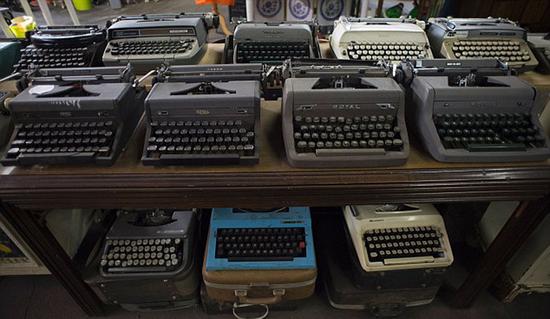 �DƬĬ�J���}