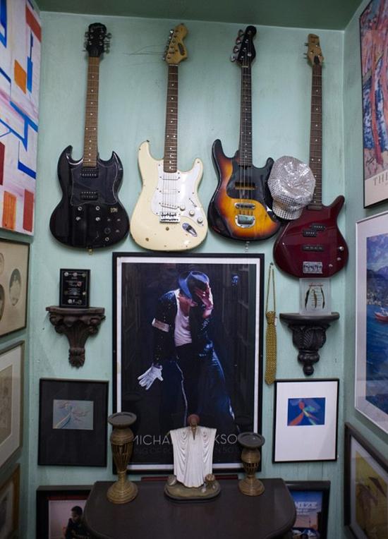 �DƬĬ�J���}