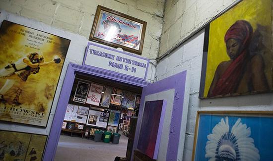 �DƬĬ�J���}