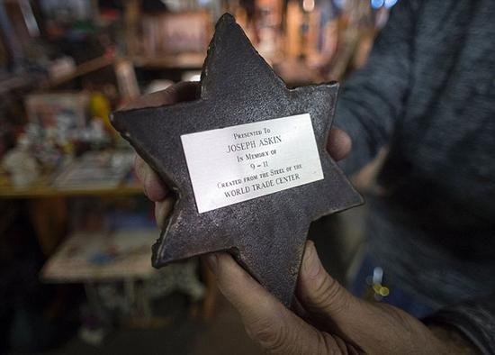 �DƬĬ�J���}