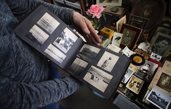 �DƬĬ�J���}