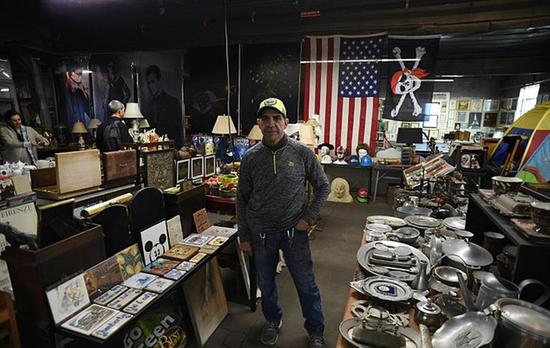 �DƬĬ�J���}